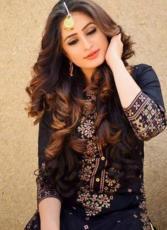 Priya - puta in Dubai Photo 4 of 11