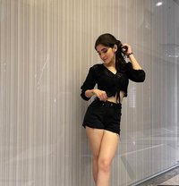 Priya - puta in Dubai