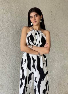 Priya - puta in Dubai Photo 1 of 5