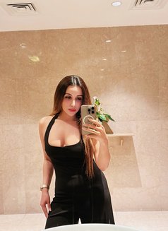 Priyanka - puta in Dubai Photo 1 of 5