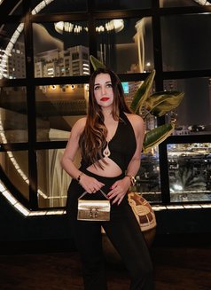 Priyanka - puta in Dubai Photo 5 of 5