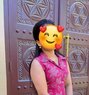 Priya - puta in Dubai Photo 9 of 11