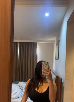 Priya - escort in Noida Photo 2 of 9