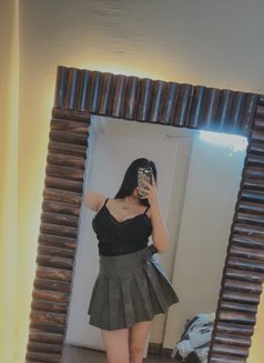 Priya - escort in Noida Photo 3 of 9