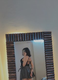 Priya - escort in Noida Photo 4 of 9