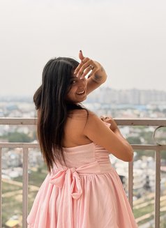 Priya - escort in Noida Photo 6 of 9