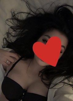 Priya - escort in Gurgaon Photo 1 of 4