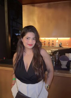 Priya - puta in Hyderabad Photo 3 of 3
