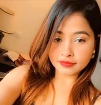 Priya - puta in Hyderabad