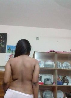 Priya - escort in Kochi Photo 1 of 3