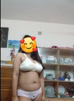 Priya - escort in Kochi Photo 2 of 3