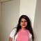 Priya - puta in Mumbai Photo 2 of 6