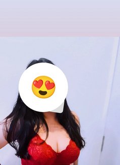 Priya - puta in Mumbai Photo 1 of 4