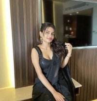 Priya - puta in Surat Photo 1 of 3