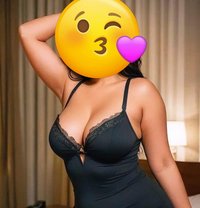 Priya - puta in Mumbai