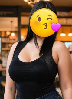 Priya - puta in Mumbai Photo 5 of 5