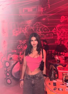 Priya 🦋 - puta in Mumbai Photo 2 of 4