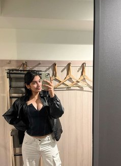 Priya 🦋 - puta in Mumbai Photo 3 of 4