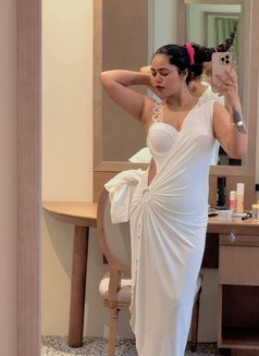 Priya - escort in Muscat Photo 2 of 5