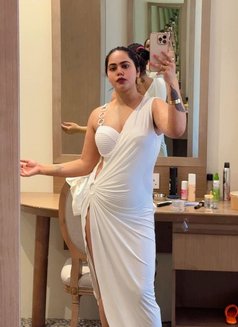 Priya - escort in Muscat Photo 4 of 5