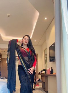 Priya - puta in Muscat Photo 1 of 5