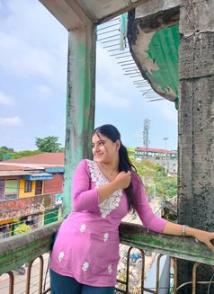 Priya - puta in Navi Mumbai Photo 2 of 3