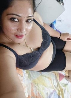 Priya - escort in New Delhi Photo 2 of 4