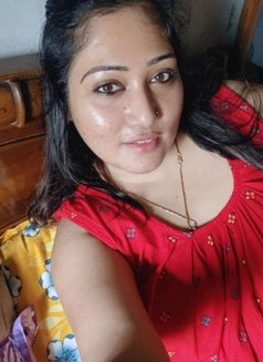 Priya - escort in New Delhi Photo 3 of 4