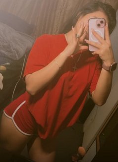 Priya - escort in New Delhi Photo 2 of 3