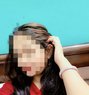 Priya - puta in Mumbai Photo 1 of 10