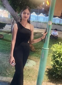 Priya - escort in Noida Photo 3 of 6