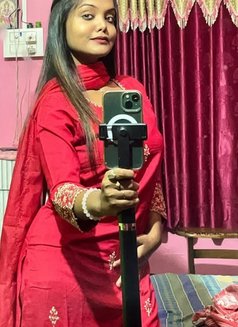 Priya - escort in Noida Photo 2 of 4