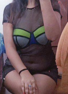 Priya - escort in Noida Photo 2 of 3