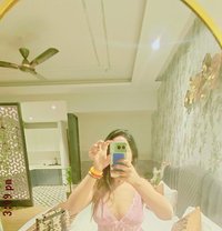 Priya - puta in Noida