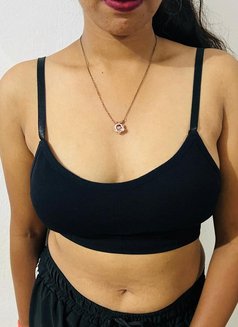 Priya - escort in Pune Photo 7 of 13