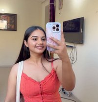 Priya - escort in Bangalore Photo 2 of 4