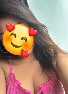 Priya - escort in Bangalore Photo 1 of 5
