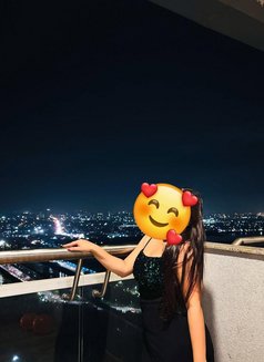 Priya - escort in Bangalore Photo 2 of 5