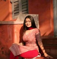 Priya - puta in Sharjah Photo 1 of 2
