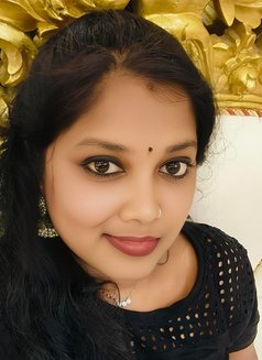 Priya - escort in Singapore Photo 2 of 4