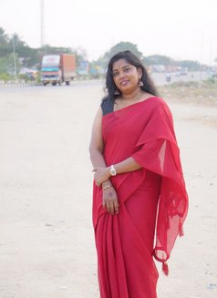 Priya - escort in Singapore Photo 4 of 4