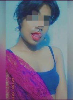 Priya - Transsexual escort in Chennai Photo 2 of 4