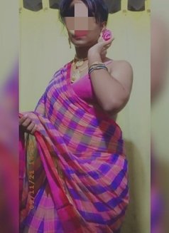 Priya - Transsexual escort in Chennai Photo 3 of 4