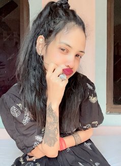 Priya Kaur - puta in Jaipur Photo 1 of 2