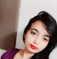 Priya Patel - puta in Ahmedabad