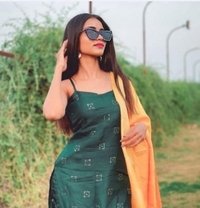 Priya Rathee - puta in Gurgaon