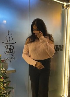 Priya Real Meeting(cam session)🤍5 - puta in Gurgaon Photo 1 of 2
