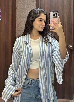 Priya Reddy - escort in Mumbai Photo 1 of 6