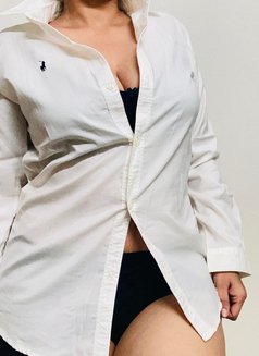 Priya Roshan - escort in Bangalore Photo 2 of 6