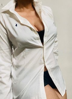 Priya Roshan - escort in Bangalore Photo 4 of 6